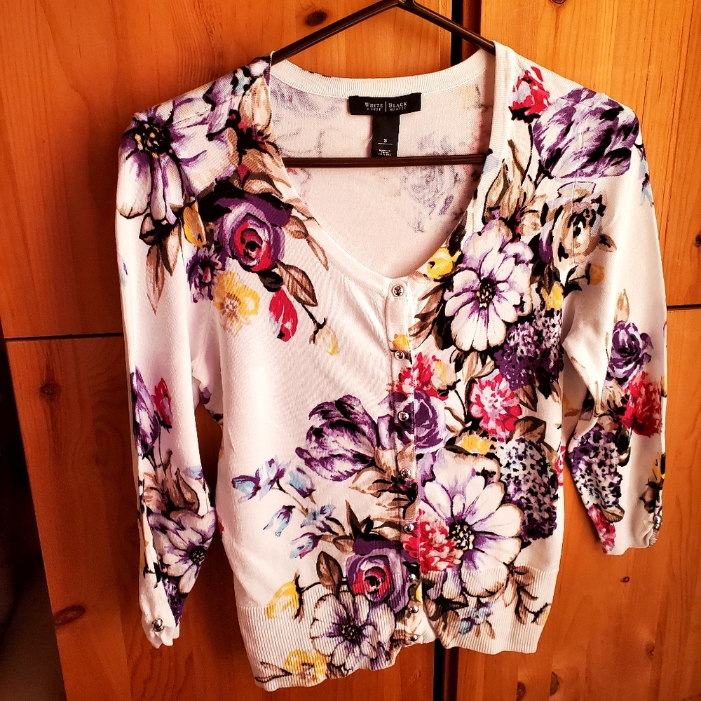 White House Black Market Women's  White Floral Silver Button Cardigan Small